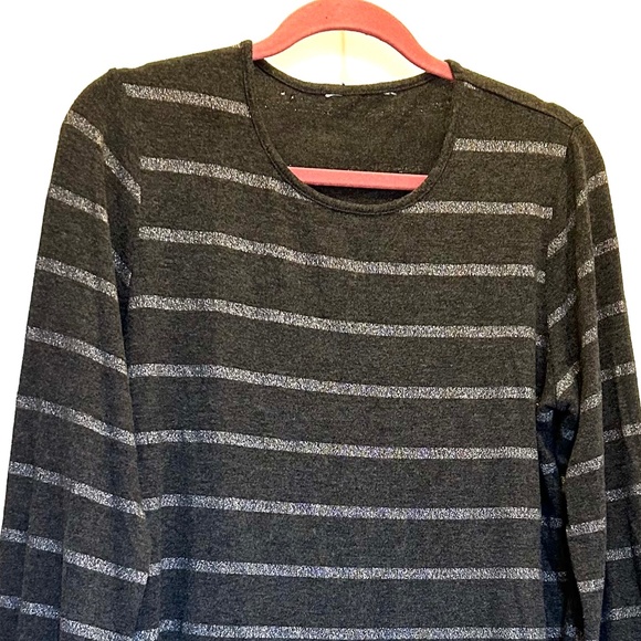 Metallic Silver Striped Gray Sweater - Pullover Size L - Picture 2 of 7